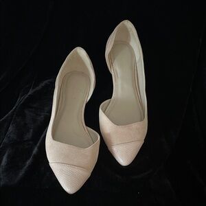 Aldo cream stylish flat shoes! Great style & In very good condition. Size 8.